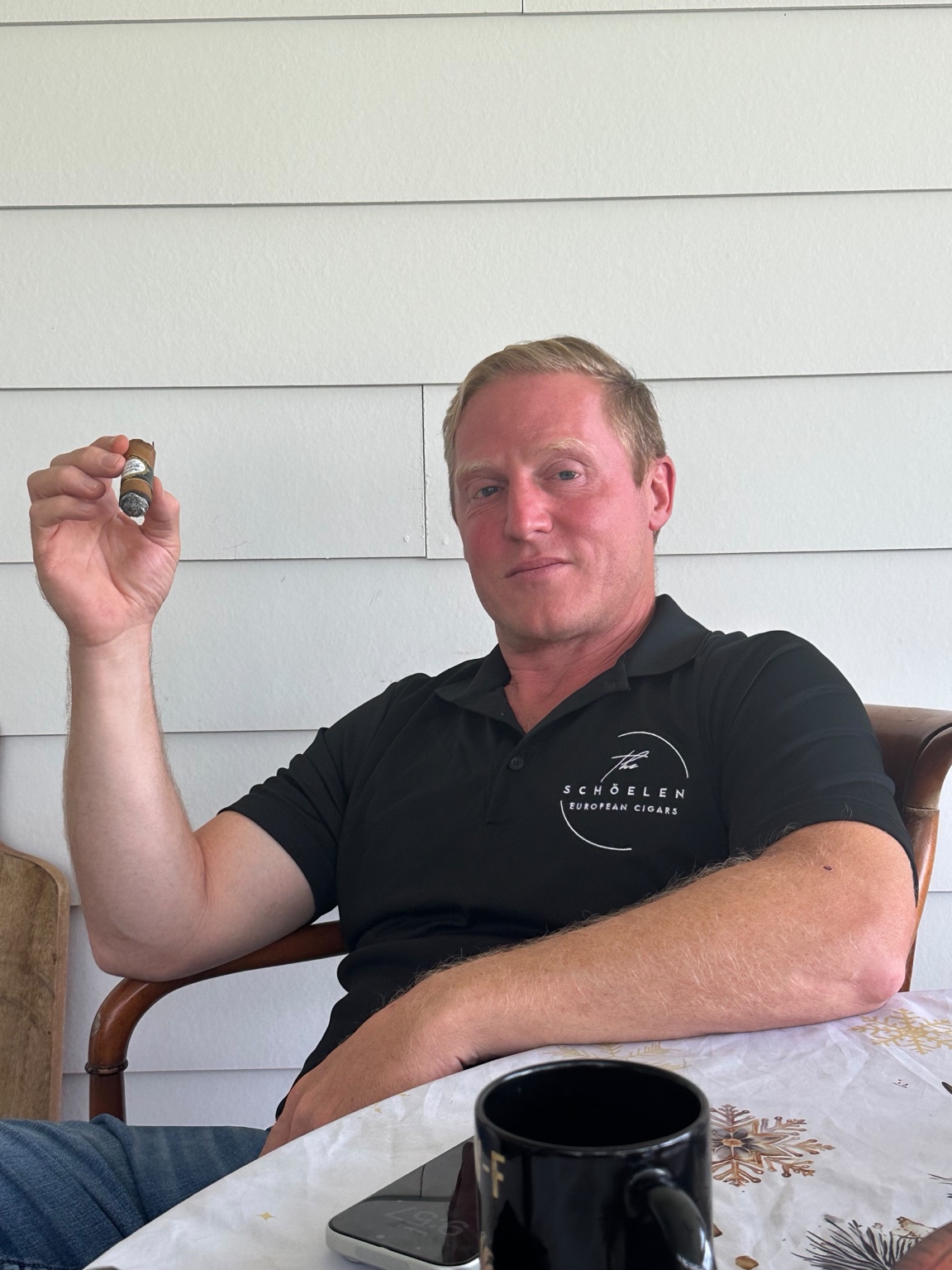 Samuel Schöelen holding a cigar